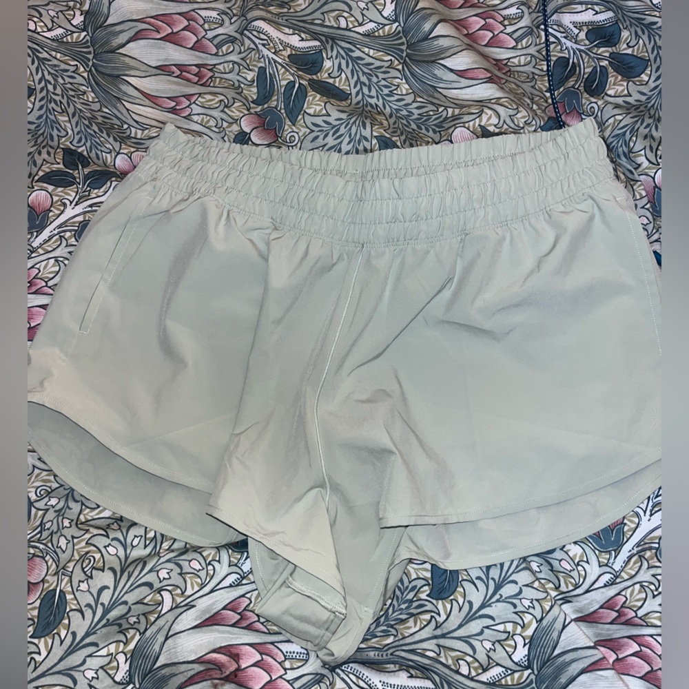 Offline by Aerie Hot Stuff Shorts - Picture 3 of 5